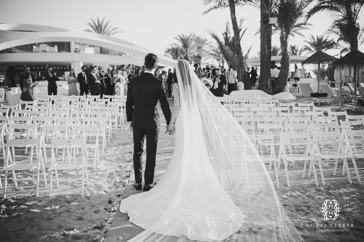 boda en collados beach la manga fotografos fotos alicia rueda vestido tul plumeti velo