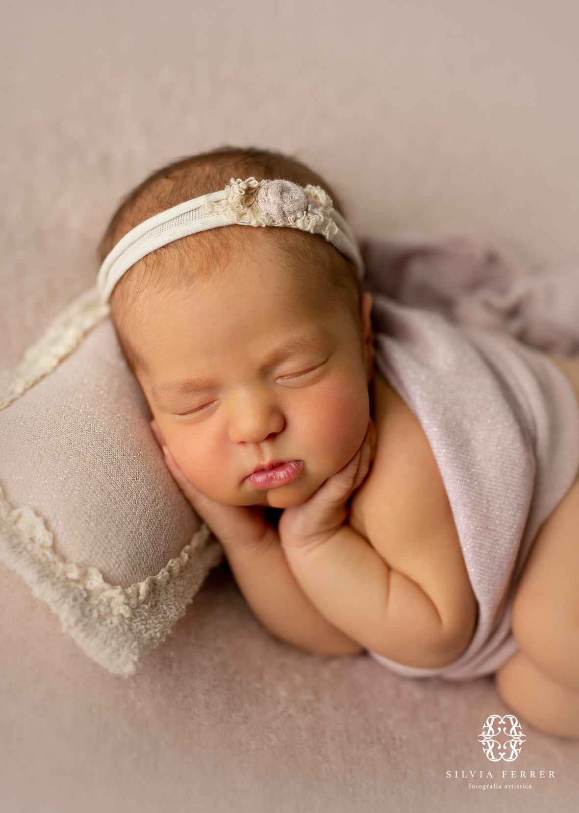 fotos newborn en puf secuencia de poses flujo de trabajo