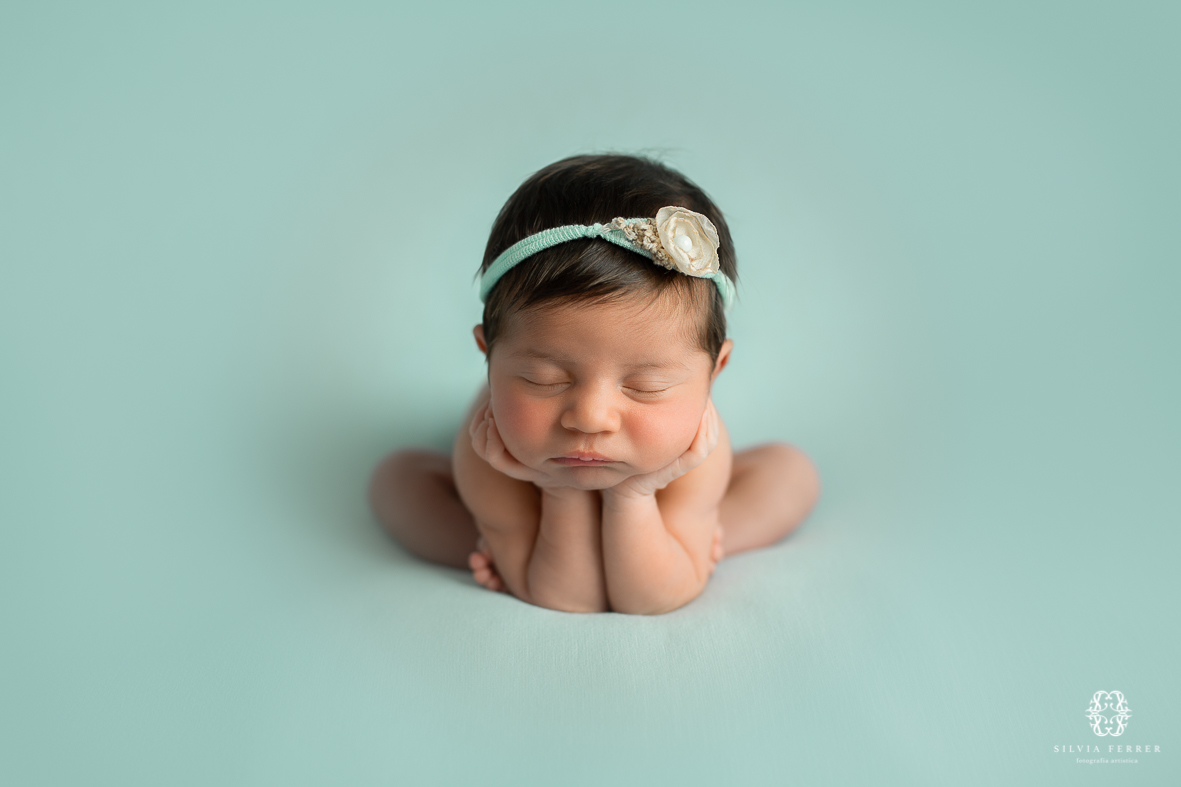 fotos de bebe recien nacido newborn en murcia fotografos pose ranita